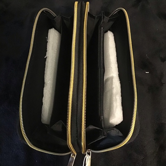 🦋 🌸2for$40 HOST PICK Beautiful Embroidered Wallet 🌸💕 - Picture 3 of 5